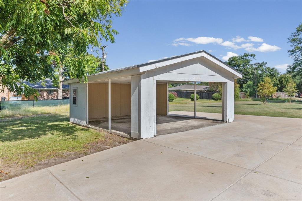 112 Royal Lane Property Photo 34