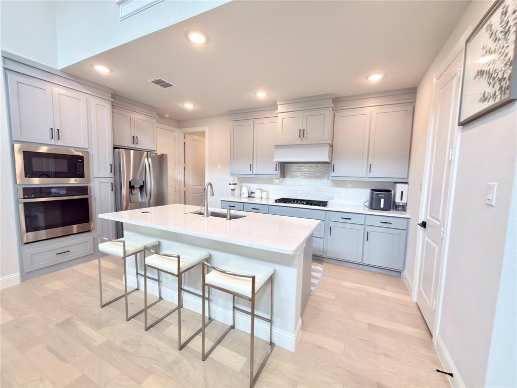 5408 Crosstrees Street Property Photo 6