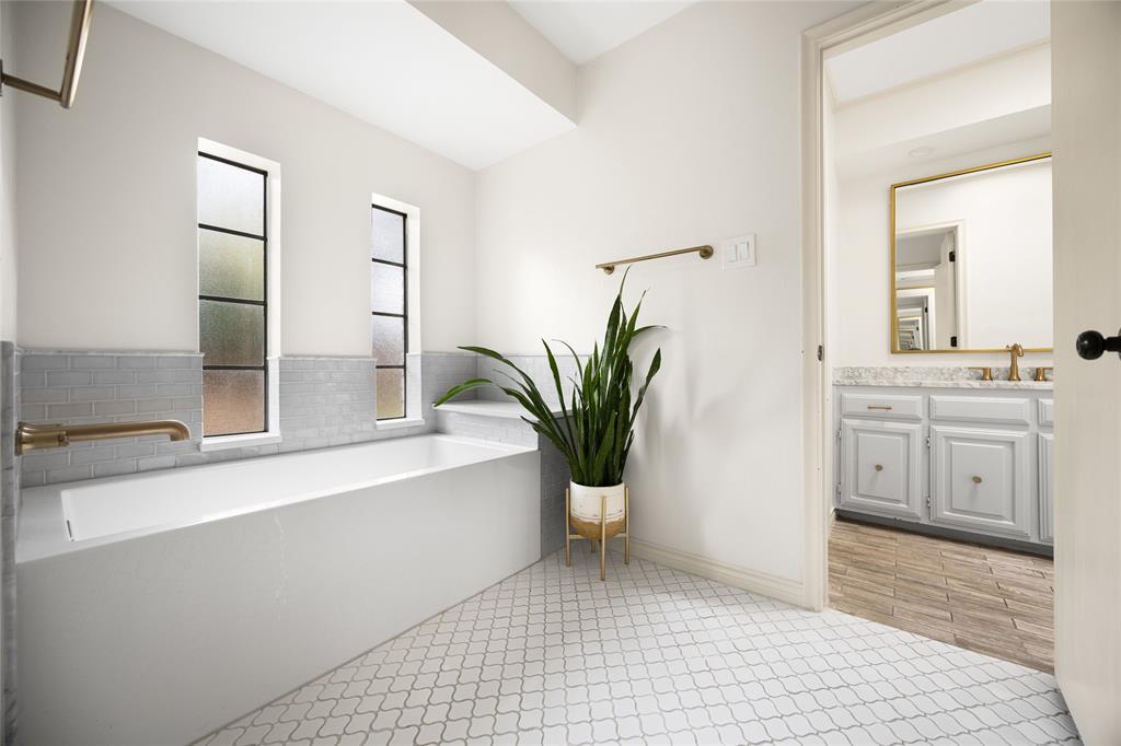 9535 Viewside Drive Property Photo 14