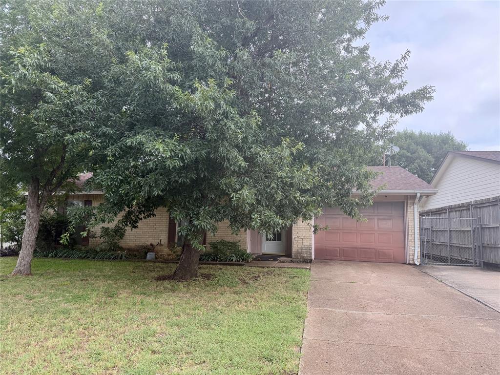 129 Astoria Drive Property Photo 1