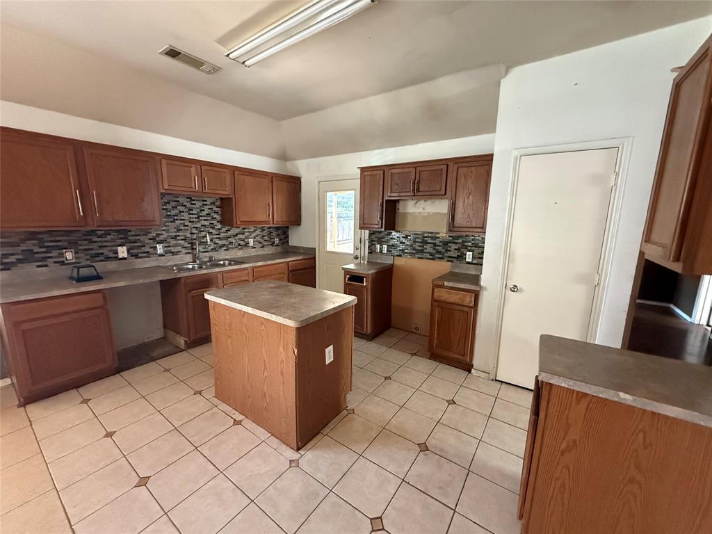 9916 Crystal Valley Way Property Photo 3