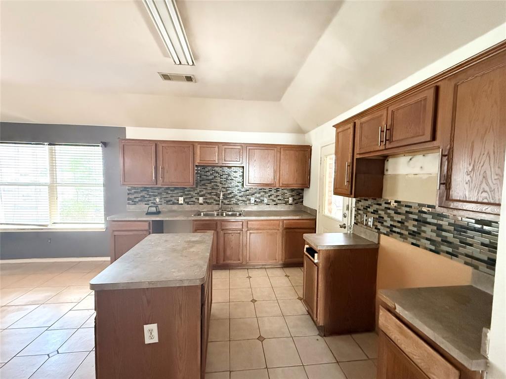 9916 Crystal Valley Way Property Photo 4