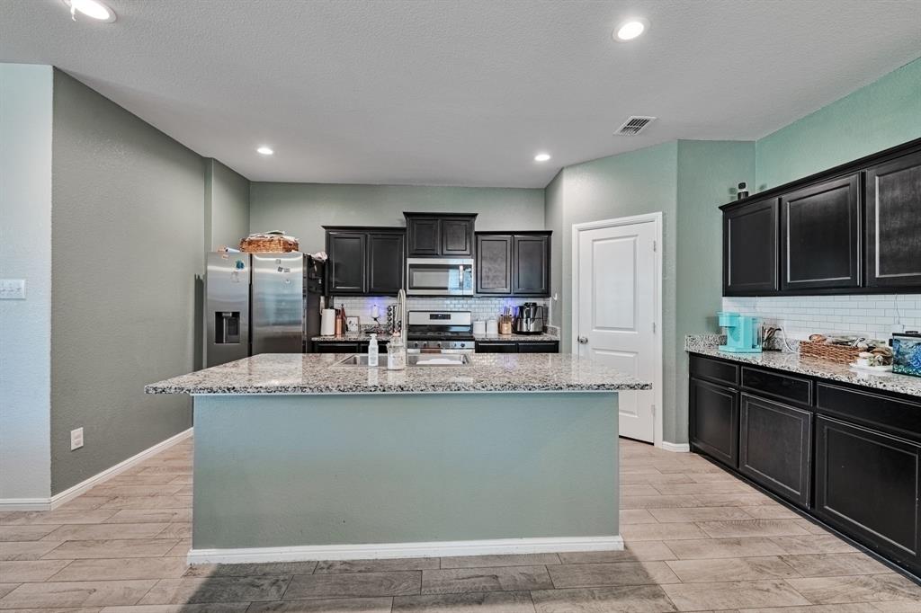 8305 Twisted Pine Way Property Photo 6
