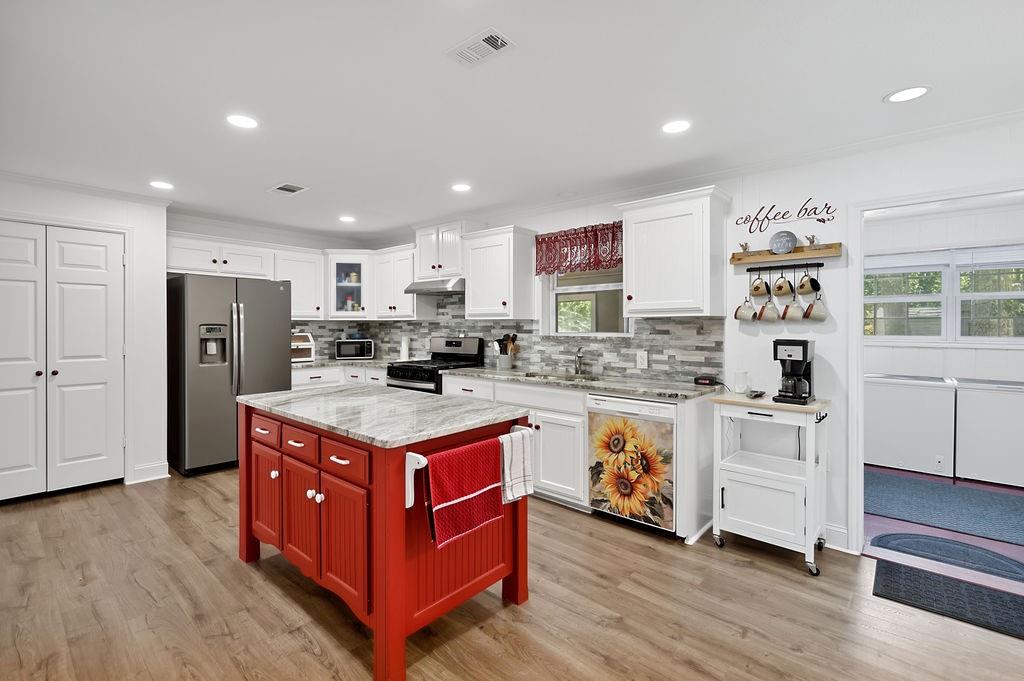 208 Southshore Drive Property Photo 14