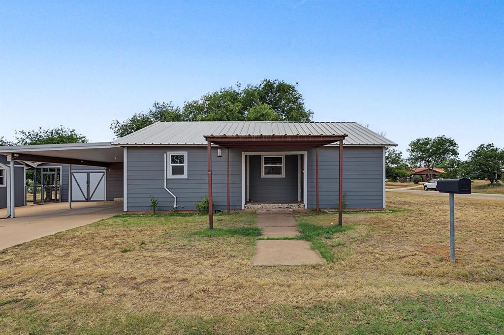 611 N Richard Avenue Property Photo 1