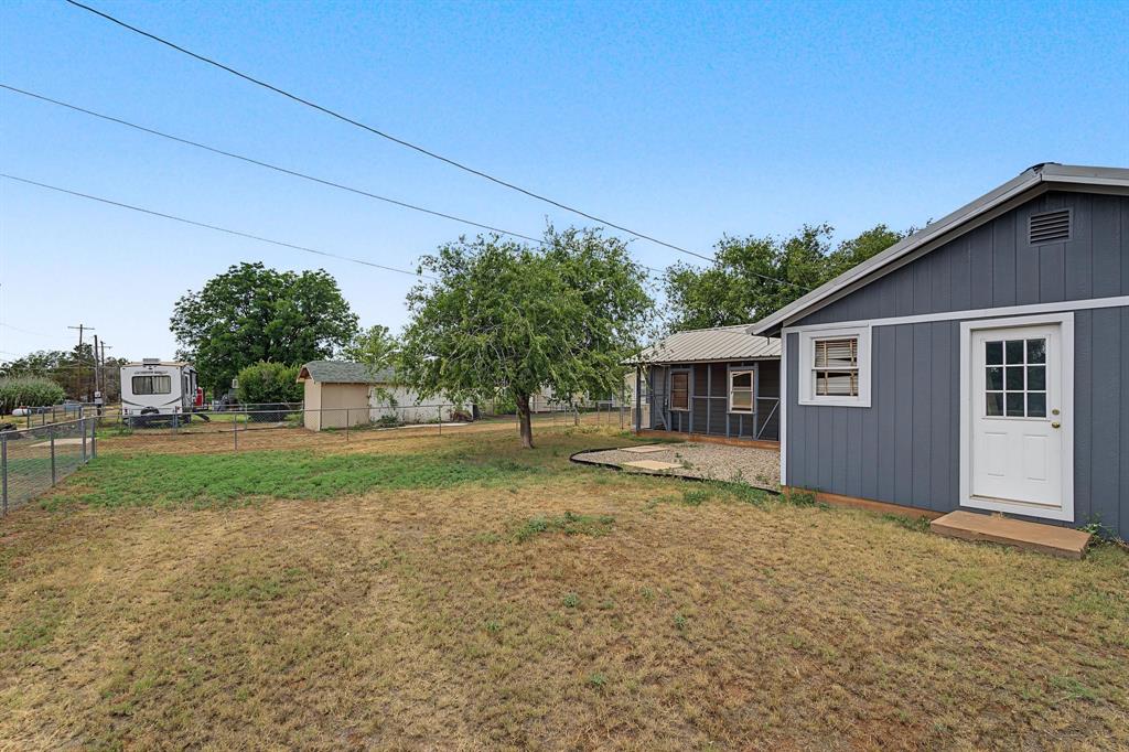 611 N Richard Avenue Property Photo 6