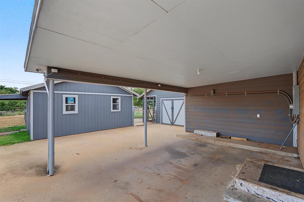 611 N Richard Avenue Property Photo 7