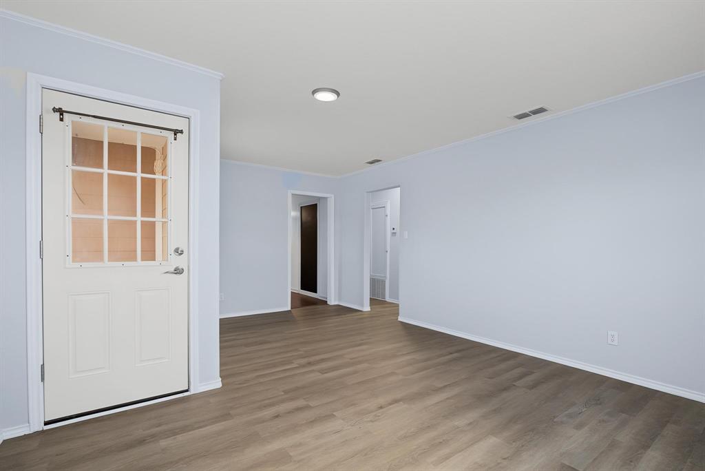 611 N Richard Avenue Property Photo 8