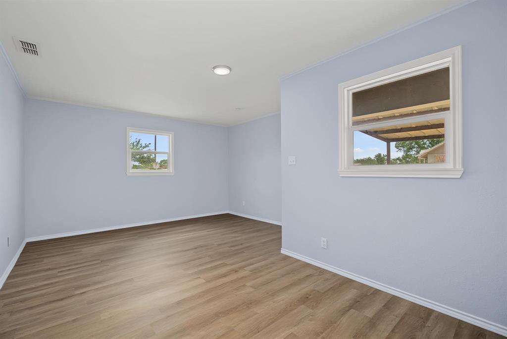 611 N Richard Avenue Property Photo 9