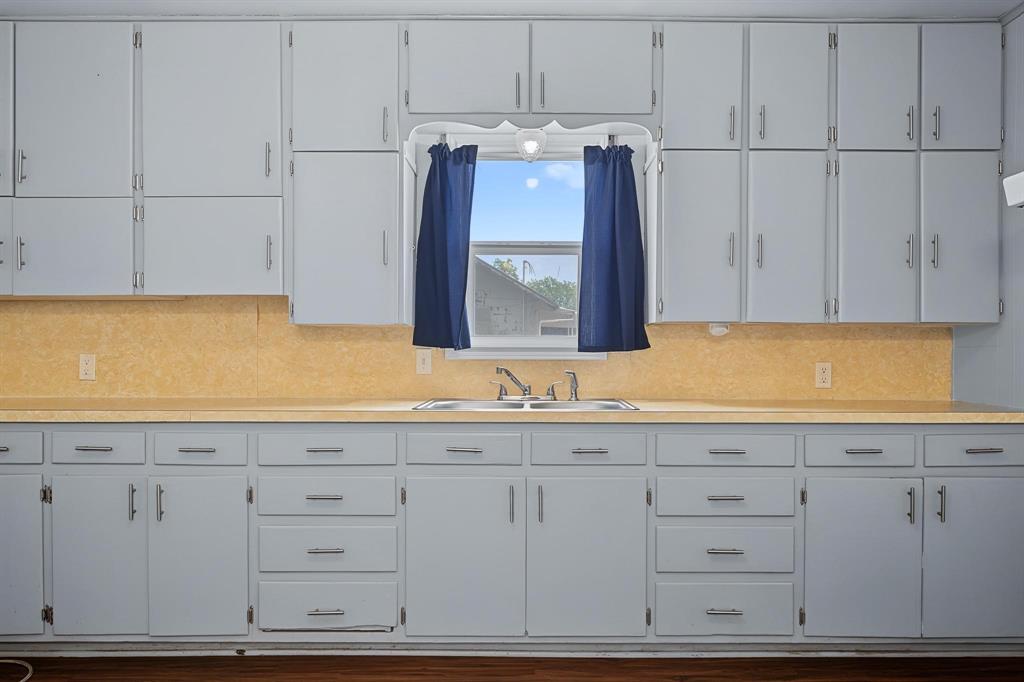 611 N Richard Avenue Property Photo 13