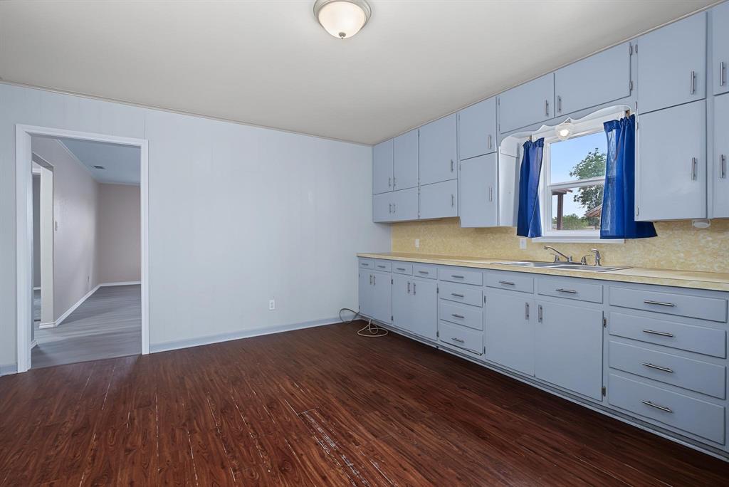 611 N Richard Avenue Property Photo 14