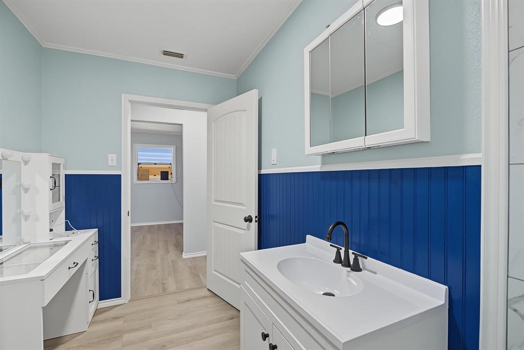 611 N Richard Avenue Property Photo 23
