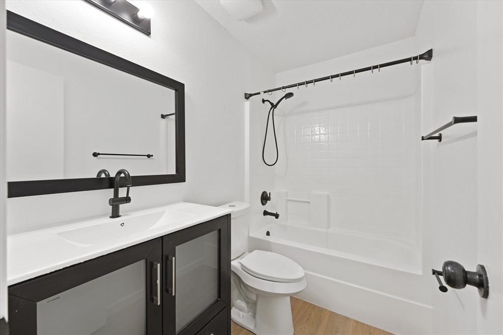 702 Lowe Drive Property Photo 3