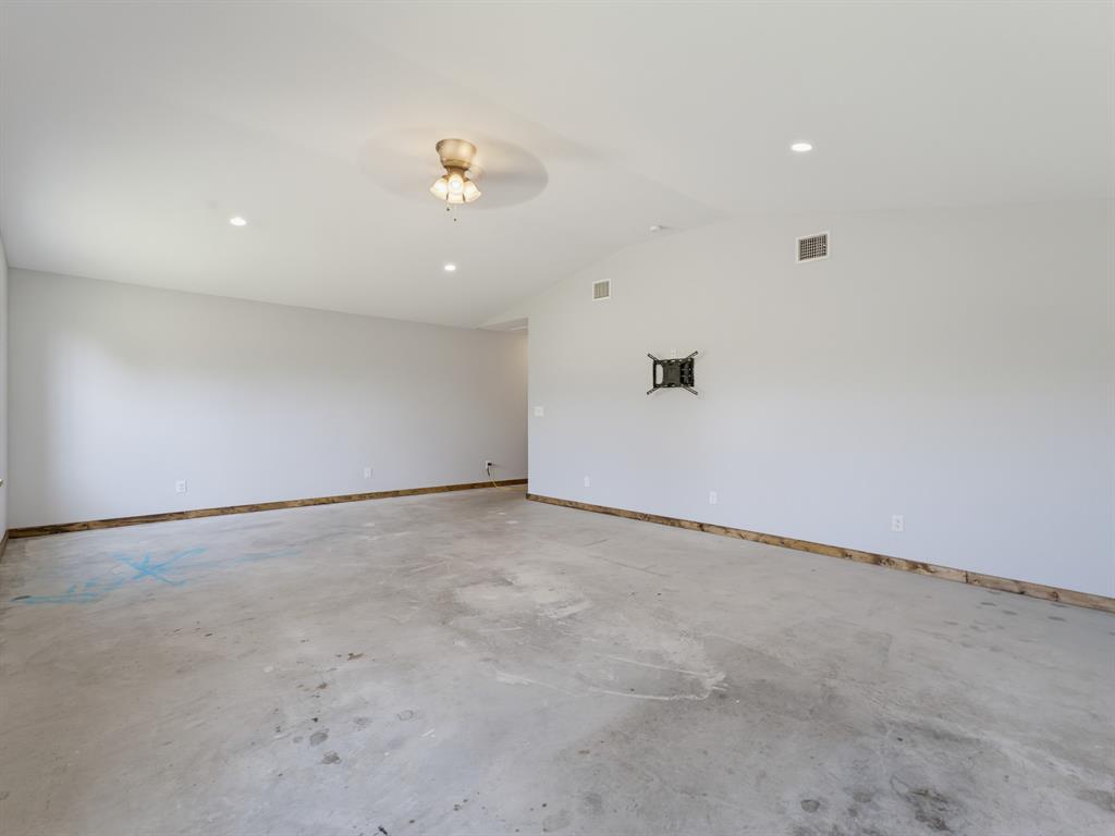 205 County Road 1794 Property Photo 8