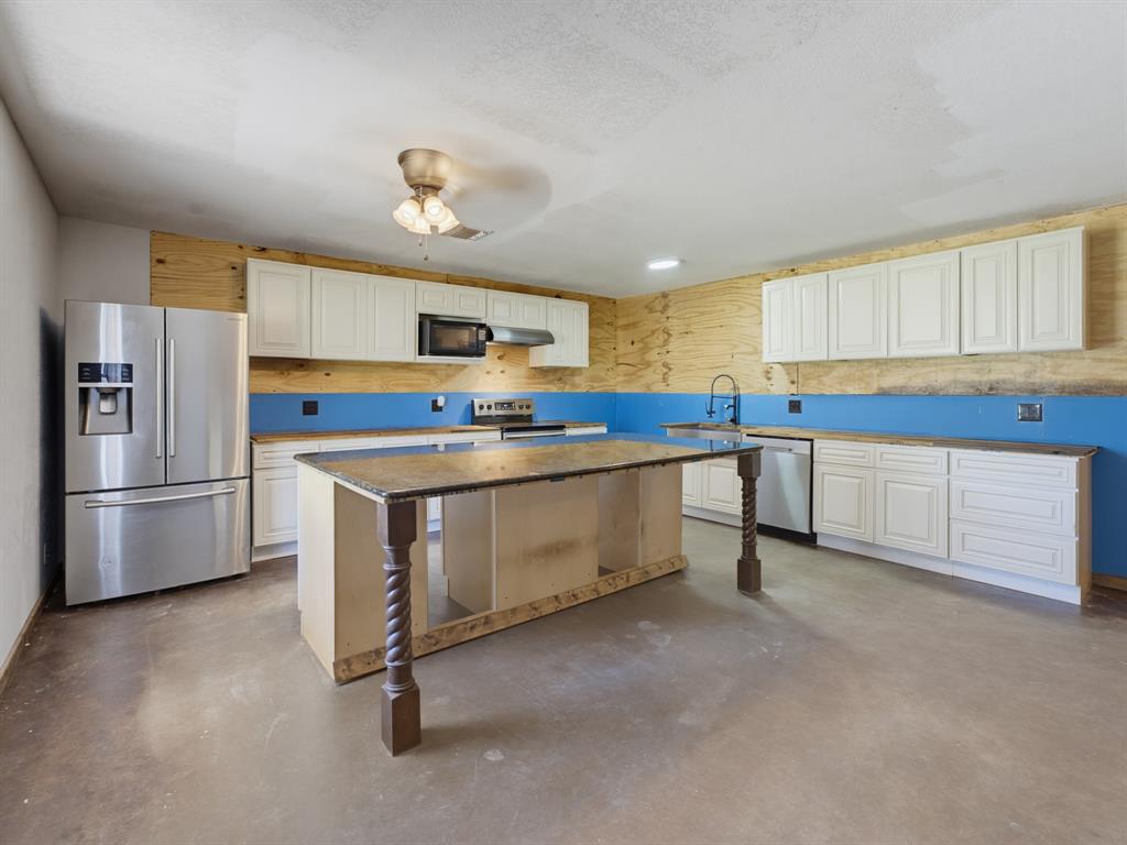205 County Road 1794 Property Photo 25