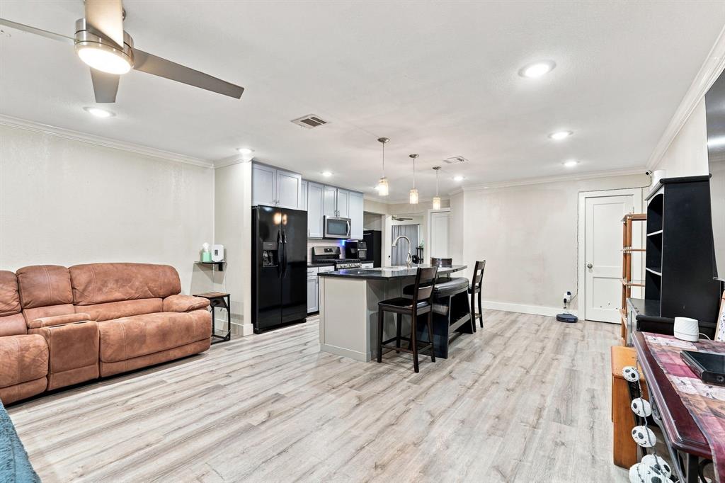 1201 Ross Avenue Property Photo 4
