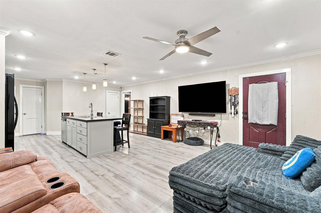 1201 Ross Avenue Property Photo 5