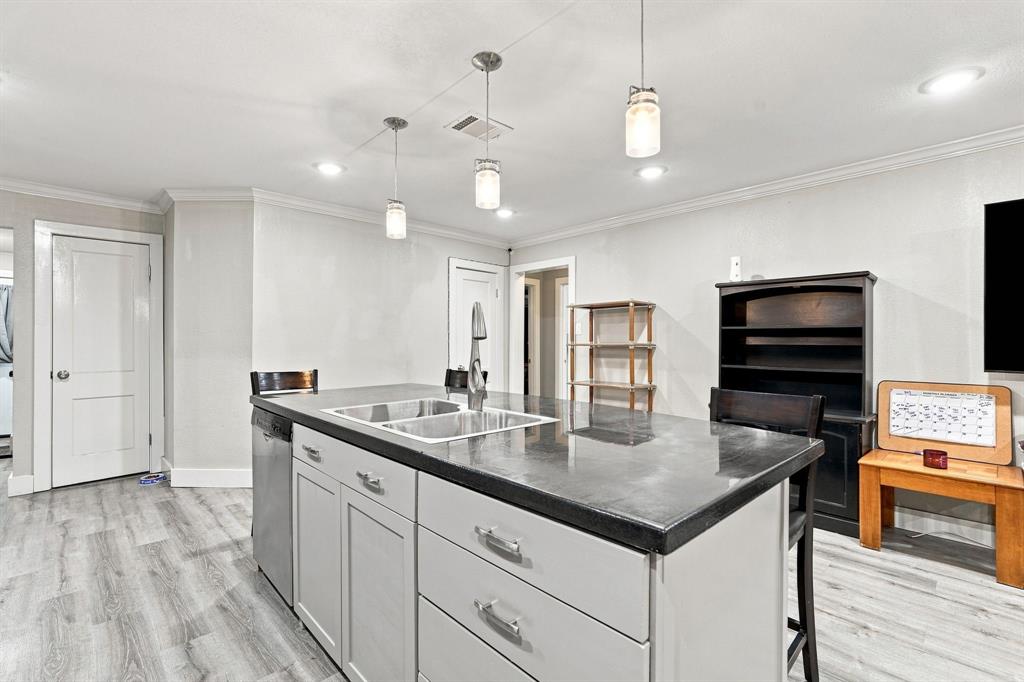 1201 Ross Avenue Property Photo 8
