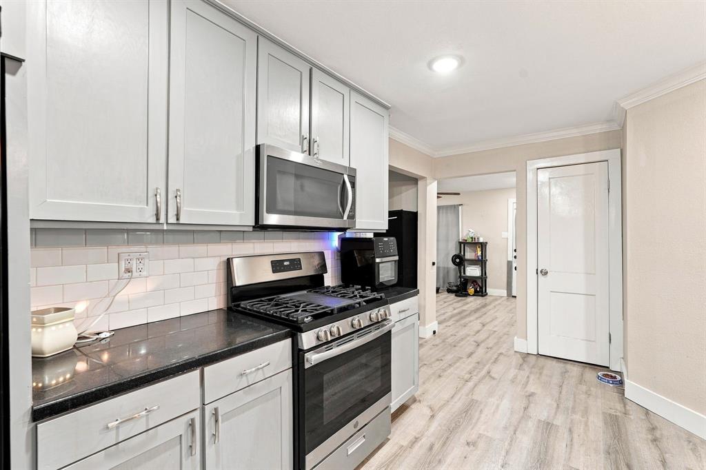 1201 Ross Avenue Property Photo 9