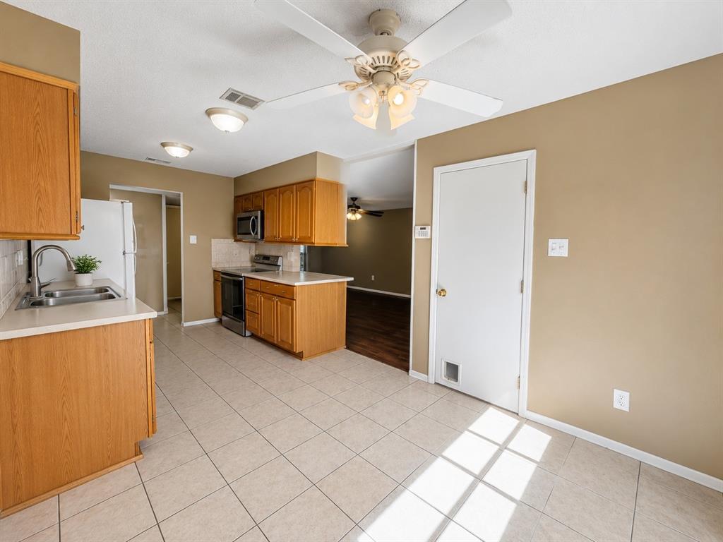 1828 Angelina Drive Property Photo 5