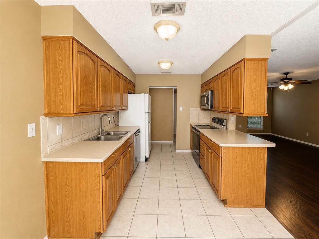 1828 Angelina Drive Property Photo 6