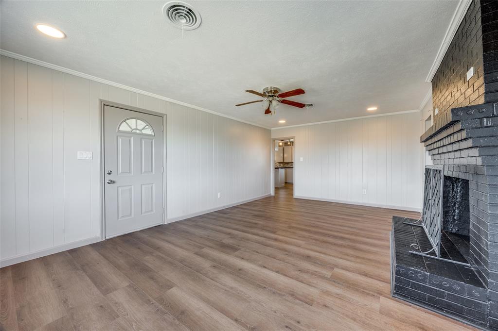 226 Glen Meadows Drive Property Photo 4