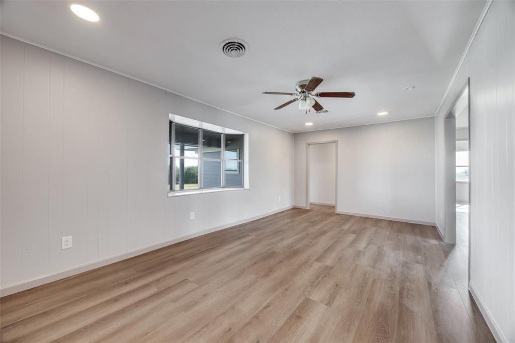226 Glen Meadows Drive Property Photo 11