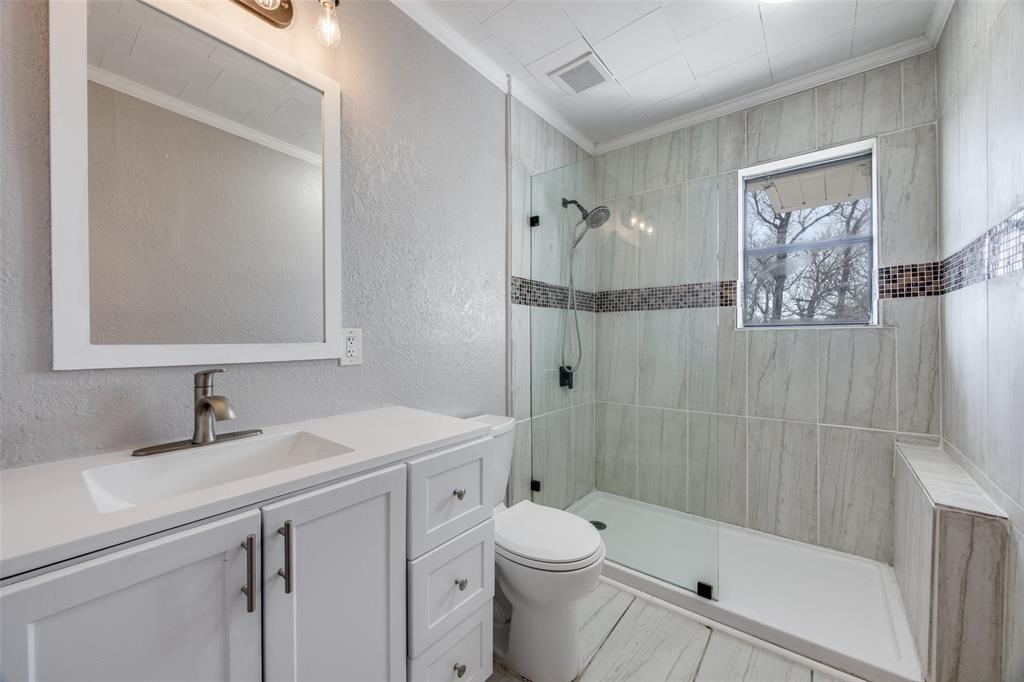 226 Glen Meadows Drive Property Photo 14