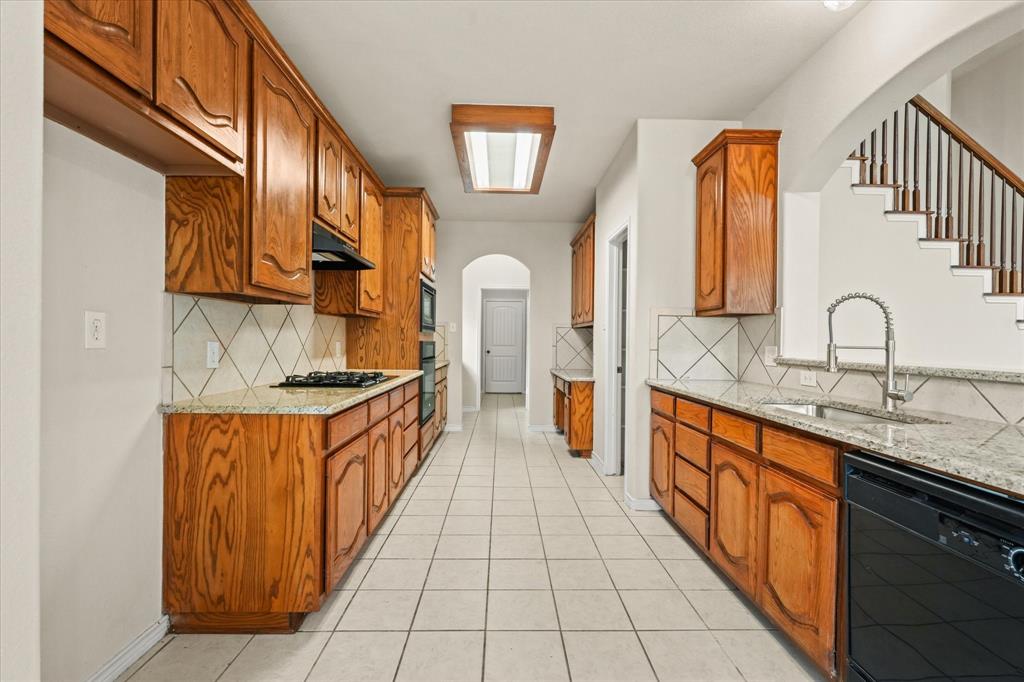 8204 Hitching Trail Property Photo 2