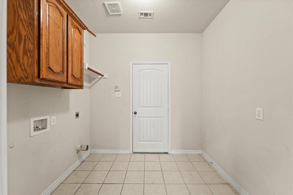 8204 Hitching Trail Property Photo 9