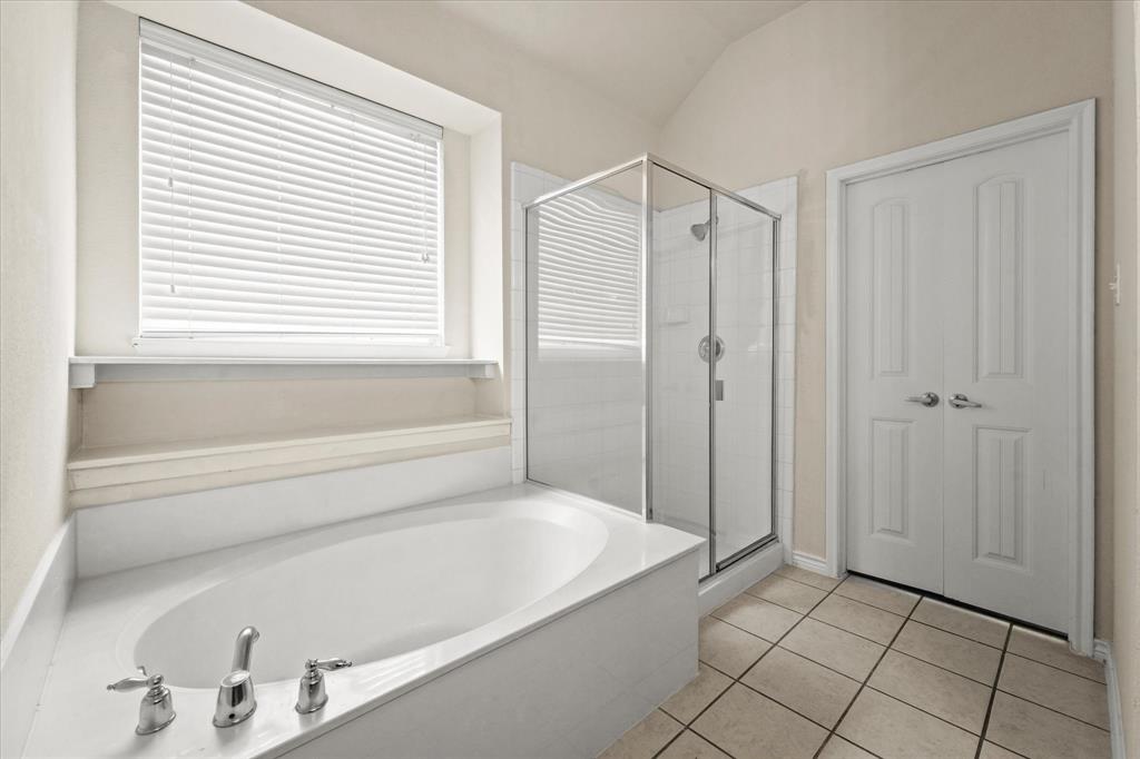 8204 Hitching Trail Property Photo 12