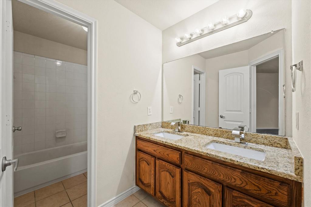 8204 Hitching Trail Property Photo 14