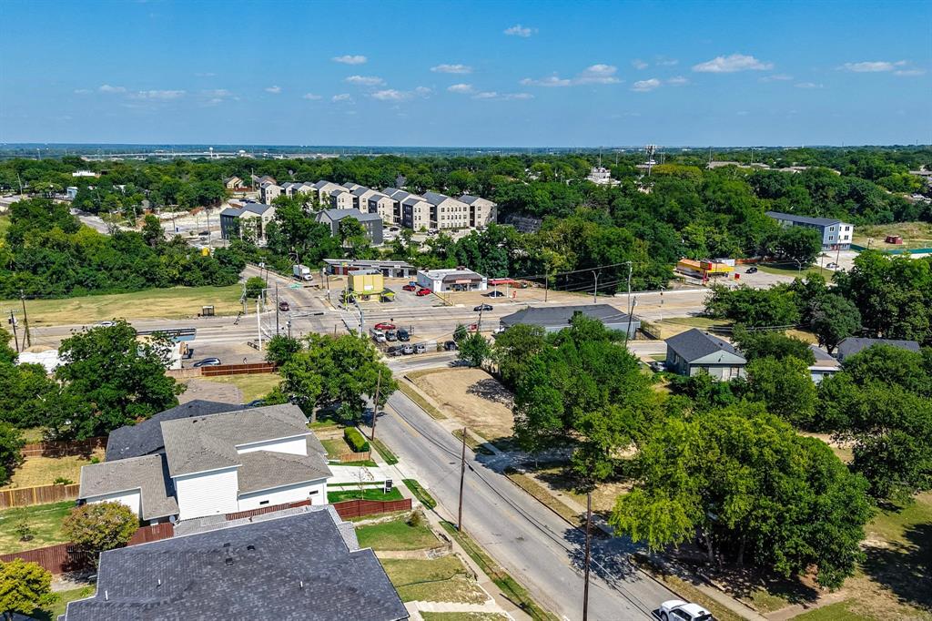 1735 E Waco Property Photo 3