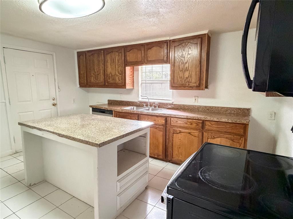 936 E Cantey Street Property Photo 14