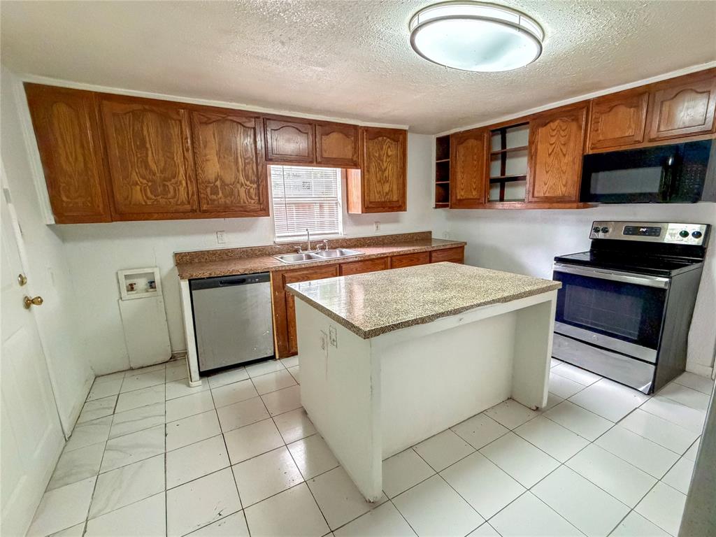 936 E Cantey Street Property Photo 15