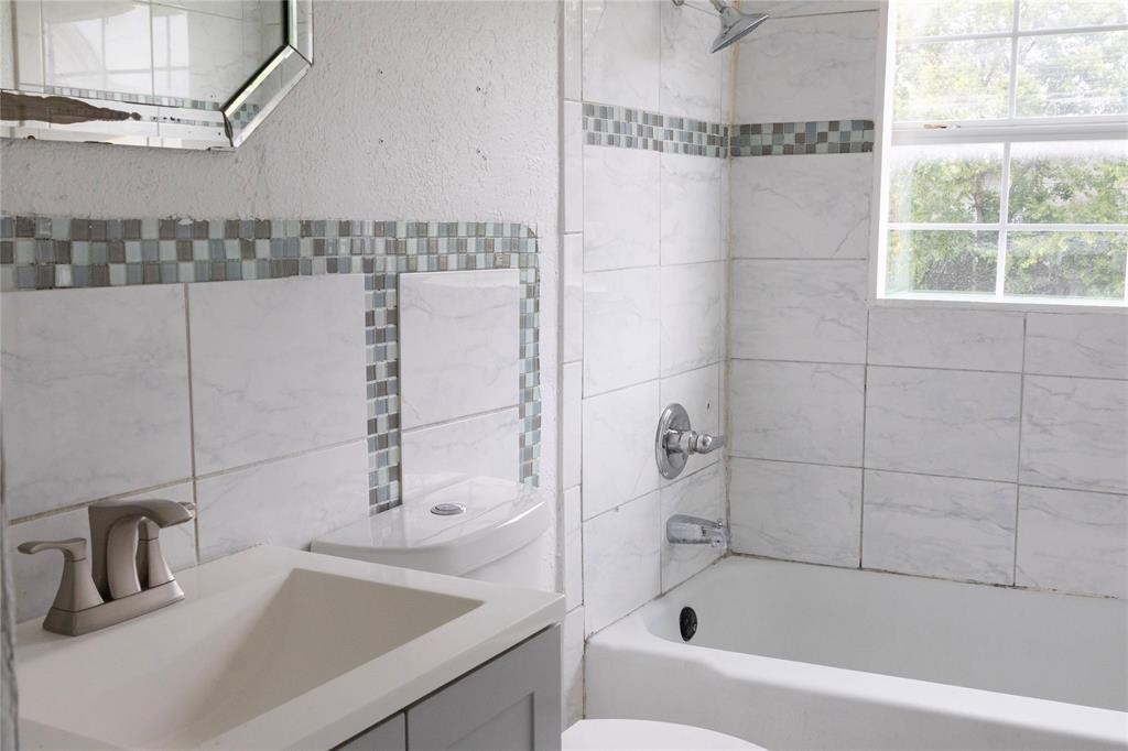 936 E Cantey Street Property Photo 16