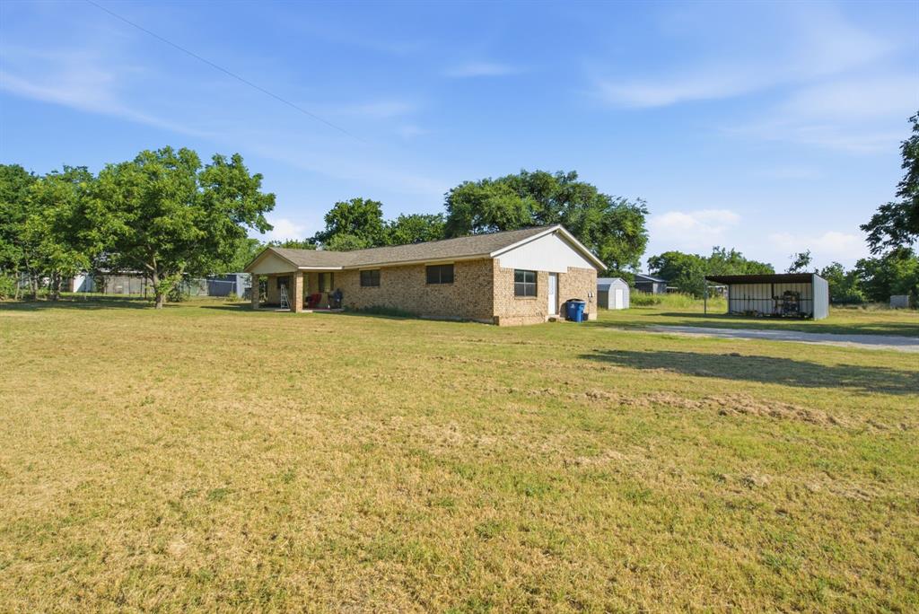 917 E Ross Avenue Property Photo 3