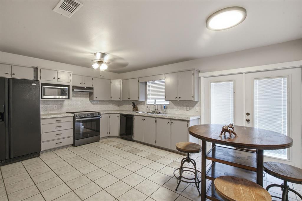917 E Ross Avenue Property Photo 6