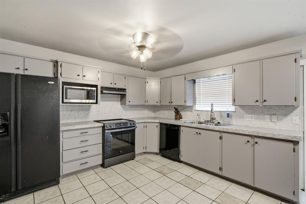 917 E Ross Avenue Property Photo 7