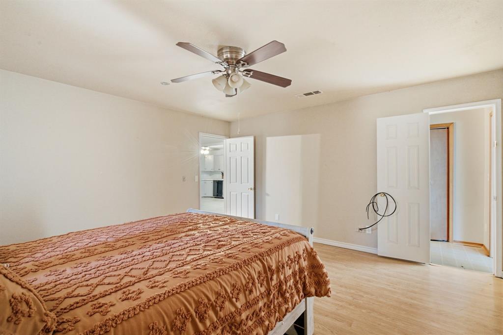 917 E Ross Avenue Property Photo 13