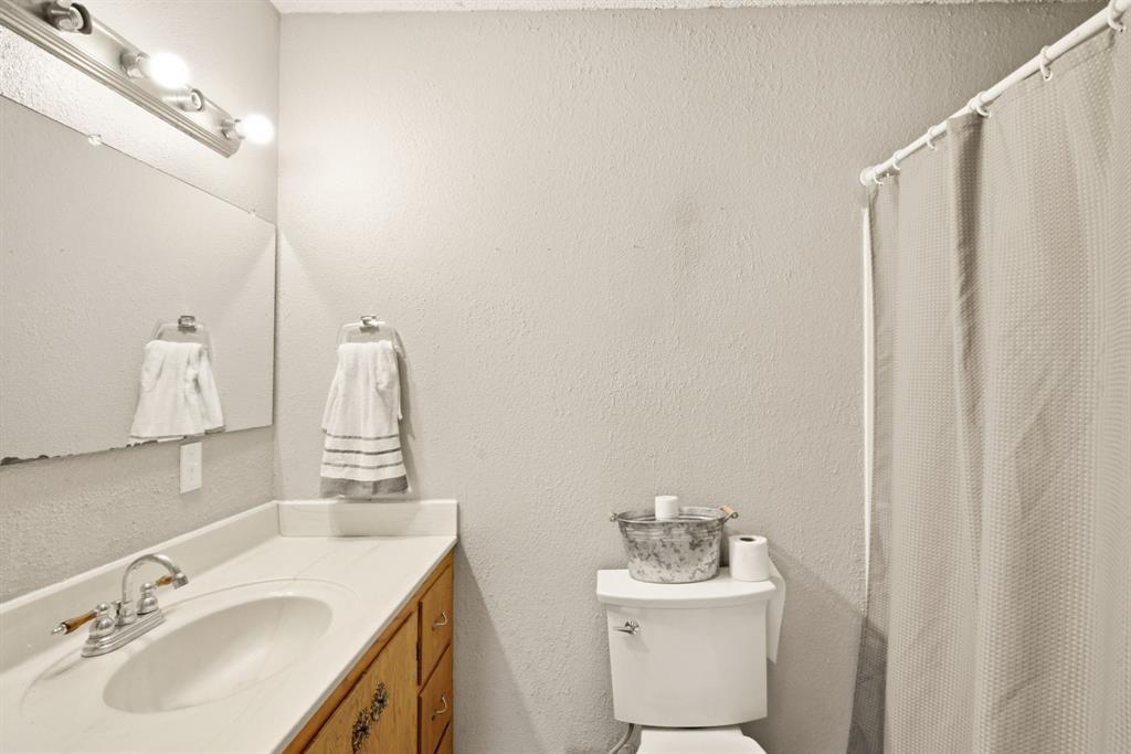 917 E Ross Avenue Property Photo 14