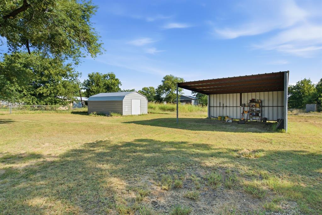 917 E Ross Avenue Property Photo 20