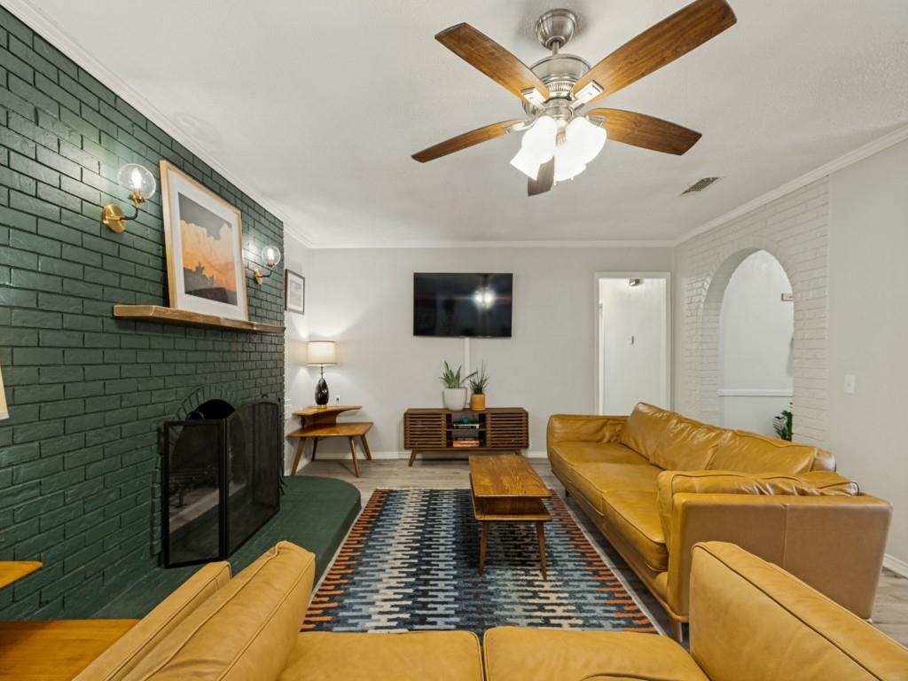 410 E White Street Property Photo 8