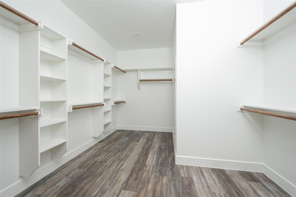 411 W Elm Street Property Photo 11