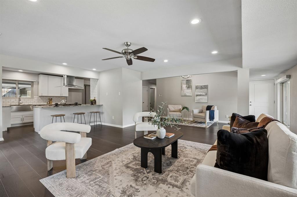 11221 Dalron Drive Property Photo 6