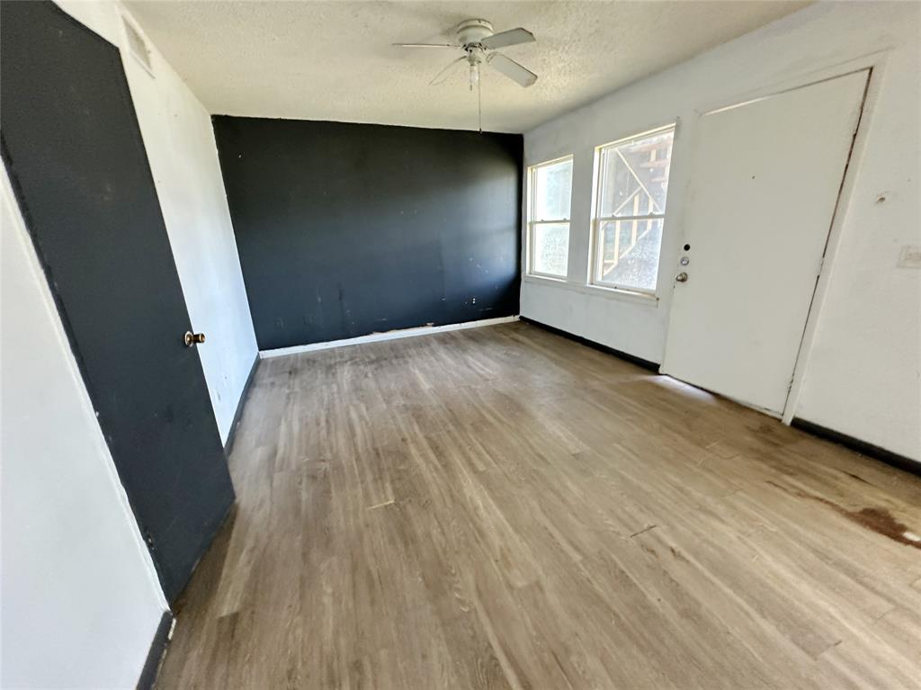 100 Pecos Place Property Photo 3