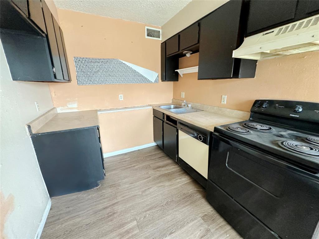 100 Pecos Place Property Photo 4