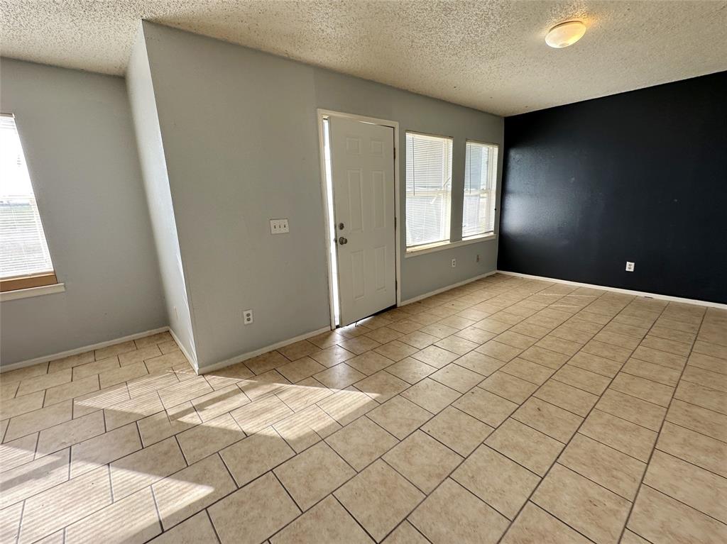 100 Pecos Place Property Photo 6