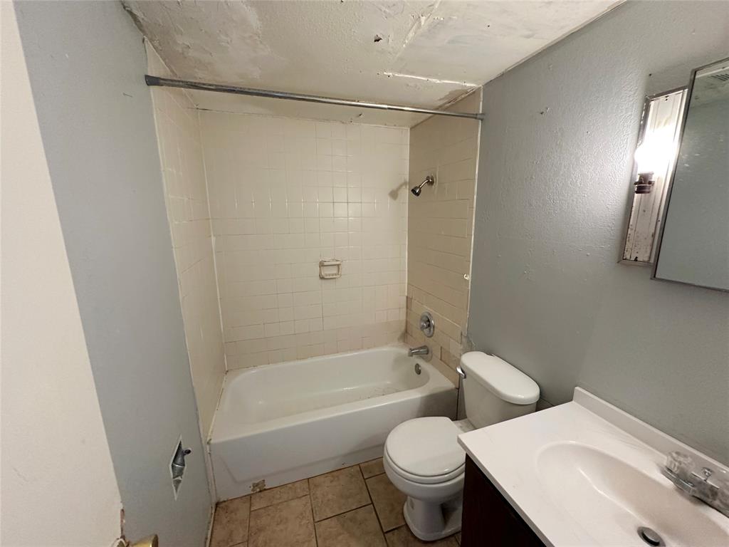 100 Pecos Place Property Photo 8