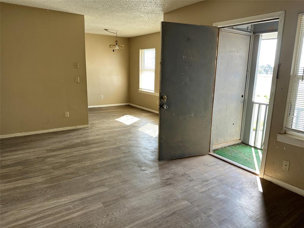 100 Pecos Place Property Photo 15